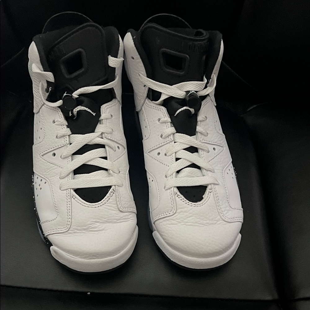 Jordan Kids Sneakers in Black and White